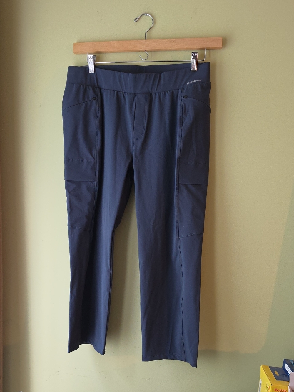 Eddie Bauer Dark Navy Cargo Capri Pants